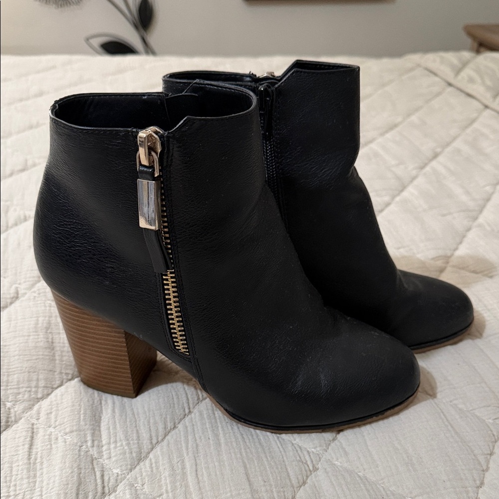 Apt. 9 Black Ankle Boots with Brown Heel